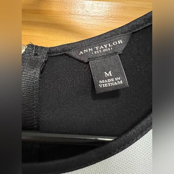 Ann Taylor size M black/white blouse - Picture 5 of 8